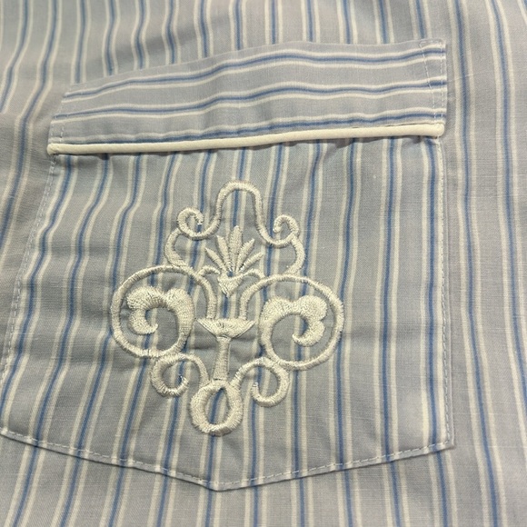 Carriage Court Blue Pinstriped Shortsleeved Pajama Set Medium - Picture 7 of 7
